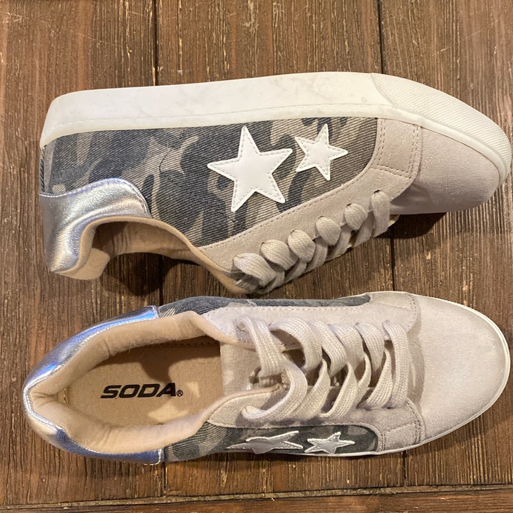 Soda Brand Camo and Beige Star Sneakers Size 7.5